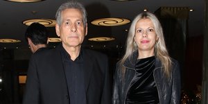 Θάνος Καληώρας: Η σπάνια εμφάνιση με τη σύζυγό του, Θωμαΐδα, σε θεατρική πρεμιέρα