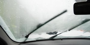 Πώς ξεθολώνεις γρήγορα το παρμπρίζ του αυτοκινήτου;