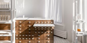 ξύλινη συρταριέρα μπουτίκ ελληνικού brand Korres Παρίσι 