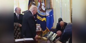 Σοκ στο Οβάλ Γραφείο: Στέλεχος φαρμακευτικής καταρρέει δίπλα στον Τραμπ