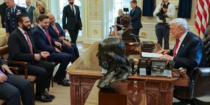 Eπίσκεψη του Σύρου μεταβατικού προέδρου Άχμεντ αλ Σάρα στο Οβάλ Γραφείο και συνάντηση με τον Ντόναλντ Τραμπ 