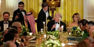 Ο Ντόναλντ Τραμπ παρέθεσε δείπνο προς τιμή του πρίγκιπα διαδόχου της Σαουδικής Αραβίας, Μοχάμεντ μπιν Σαλμάν