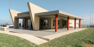 Πλήρης σειρά υπηρεσιών που διασφαλίζει άνετες σύντομες στάσεις ή διανυκτερεύσεις για τους επαγγελματίες οδηγούς