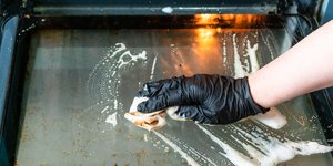 Καθαρισμός τζαμιού φούρνου 