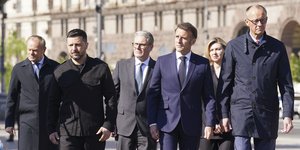 Ο Ουκρανός προέδρος Ζελένσκι με τους ηγέτες Βρετανίας, Γαλλίας, Γερμανίας και Πολωνίας