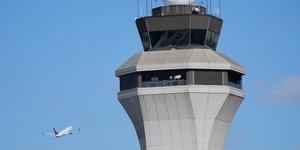 Το υπουργείο Μεταφορών των ΗΠΑ προειδοποιεί ότι οι πτήσεις εσωτερικού θα μειωθούν δραστικά, όσο διαρκεί το shutdown