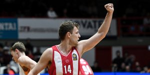 Σάσα Βεζένκοφ