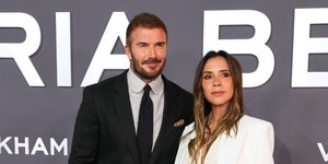 «Be honest»: Ο Ντέιβιντ Μπέκαμ ξανακάνει το viral πείραγμα από το ντοκιμαντέρ στη Βικτόρια