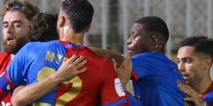 Παίκτες του Βόλου πανηγυρίζουν στο Περιστέρι