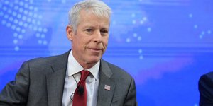 Κρις Ράιτ κοκκινη γραβατα