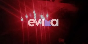 Συγκέντρωση νεαρών στο σημείο που δολοφονήθηκε ο 20χρονος στη Χαλκίδα