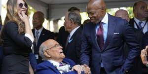 Ο Τραμπ έδωσε χάρη στον Τζουλιάνι 