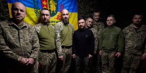 Ο Ζελένσκι επισκέφθηκε τα στρατεύματα