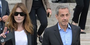 Το ζεύγος Νικολά Σαρκοζί και Κάρλα Μπρούνι υπήρξε, για σχεδόν δύο δεκαετίες, το πιο λαμπερό και ταυτόχρονα το πιο αμφίθυμο σύμβολο της γαλλικής δημόσιας ζωής / GETTY