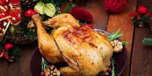 Η γαλοπούλασυμβόλισε οικειότητα, αφθονία και οικογενειακή ενότητα, ενσωματώνοντας τόσο τον ηθικό καθρέφτη του Ντίκενς όσο και τον οικονομικό πραγματισμό της βιομηχανικής εποχής / SHUTTERSTOCK