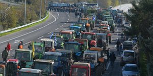 Μπλόκα αγροτών στην Εθνική Οδό