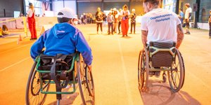 Στιγμιότυπα από τις επιδείξεις που έγιναν στους μαθητές, στα αθλήματα της τοξοβολίας, της επιτραπέζιας αντισφαίρισης, του στίβου με αμαξίδιο και της καλαθοσφαίρισης με αμαξίδιο