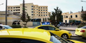 ΙΔΙΟΚΤΗΤΕΣ ΚΑΙ ΟΔΗΓΟΙ ΤΑΞΙ ΕΞΩ ΑΠΟ ΤΟ ΥΠΟΥΡΓΕΙΟ ΜΕΤΑΦΟΡΩΝ (ΔΑΝΑΗ ΔΑΥΛΟΠΟΥΛΟΥ/EUROKINISSI)