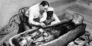 Έναν αιώνα μετά την αποκάλυψη του τάφου του Τουταγχαμών, το αφήγημα του θριάμβου και της «λαμπρότερης στιγμής» της αρχαιολογίας αρχίζει να φθίνει / WIKIPEDIA