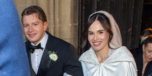 Ο Άνταμ Πίτι και η Χόλι Ράμσεϊ παντρεύτηκαν στο Bath Abbey 