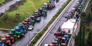 Τρακτέρ στα μπλόκα των αγροτών