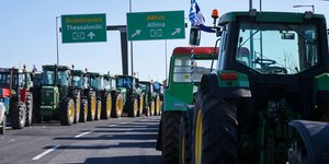 Αγροτικά μπλόκα, τρακτέρ στον δρόμο