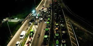 αγροτες πάτρα