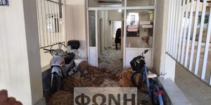 Από την έφοδο των αγροτών στο γραφείο 