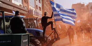 Αγρότες με τα τρακτέρ στο λιμάνι της Θεσσαλονίκης 