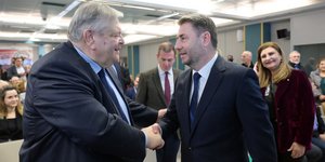 Ο πρόεδρος του ΠΑΣΟΚ Νίκος Ανδρουλάκη και ο πρώην αντιπρόεδρος της κυβέρνησης Ευάγγελος Βενιζέλος σε Εκδήλωση του Ινστιτούτου Insocial και του ΠΑΣΟΚ για την Συνταγματική Αναθεώρηση