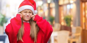 Μια πρόσφατη έρευνα στις ΗΠΑ, που συνδύασε δεδομένα από το Google Trends με δημοσκοπήσεις ενηλίκων, κατέληξε σε μια «μαύρη λίστα» δέκα κομματιών που οι ακροατές δηλώνουν ότι δεν αντέχουν άλλο να ακούνε / SHUTTERSTOCK