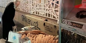 Δέματα αγάπης στους άστεγους από την «ΑΠΟΣΤΟΛΗ»