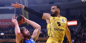 Ο Άρης έμεινε «ζωντανός» στην παράταση και νίκησε με 81-76 το Περιστέρι 