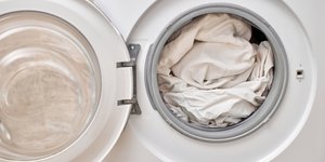 Λευκά ρούχα στο πλυντήριο