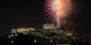 Πυροτεχνήματα πάνω από την Ακρόπολη
