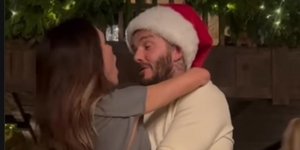 Βικτόρια και Ντέιβιντ Μπέκαμ χορεύουν τα Χριστούγεννα