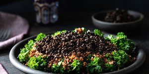 Σαλάτα με μαύρες φακές/ Φωτογραφία: Shutterstock