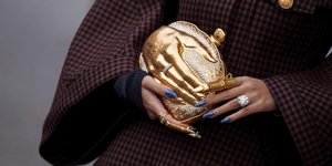 μπλε μανικιούρ