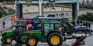 Συνεχίζονται παρά την κακοκαιρία οι κινητοποιήσεις των αγροτών