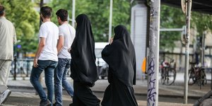 Γυναίκες με μπούρκα σε ευρωπαϊκή πόλη