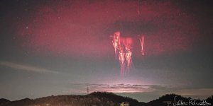 Ένα εντυπωσιακό και εξαιρετικά σπάνιο στιγμιότυπο από την ανώτερη ατμόσφαιρα κατέγραψε ο Ιταλός φωτογράφος Valter Binotto / FACEBOOK