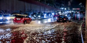 Προβλήματα από την κακοκαιρία σε δρόμους της Αττικής