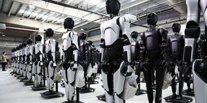 Ανθρωποειδή ρομπότ στην παραγωγή μπαταριών