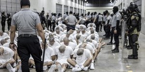 Η διαβόητη φυλακή CECOT στο Ελ Σαλβαδόρ