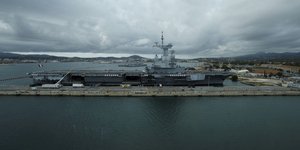 Το γαλλικό αεροπλανοφόρο Charles de Gaulle στο λιμάνι της Τουλόν