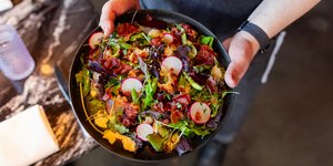 Πολύχρωμη γιορτινή σαλάτα / Φωτογραφία: Unsplash