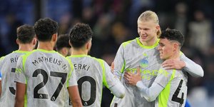 Η Σίτι κυνηγά την Άρσεναλ μετά το 3-0 επί της Κρίσταλ Πάλας