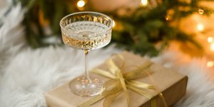 Κοκτέιλ με αφρώδες κρασί / Φωτογραφία: Unsplash