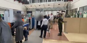 Απέλαση εννέα μελών της σέκτας Λεβ Ταχόρ προς τις ΗΠΑ από την Κολομβία 