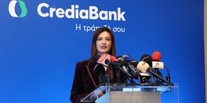Η κ. Βρεττού, CEO της CrediaBank